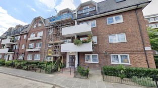 Three Bedroom Flat for sale in London