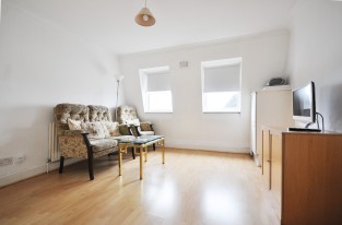 Two Bedroom Flat for sale in London